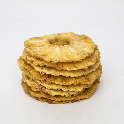 Torre de rodajas de piña deshidratada en vertical — Alma Tropical